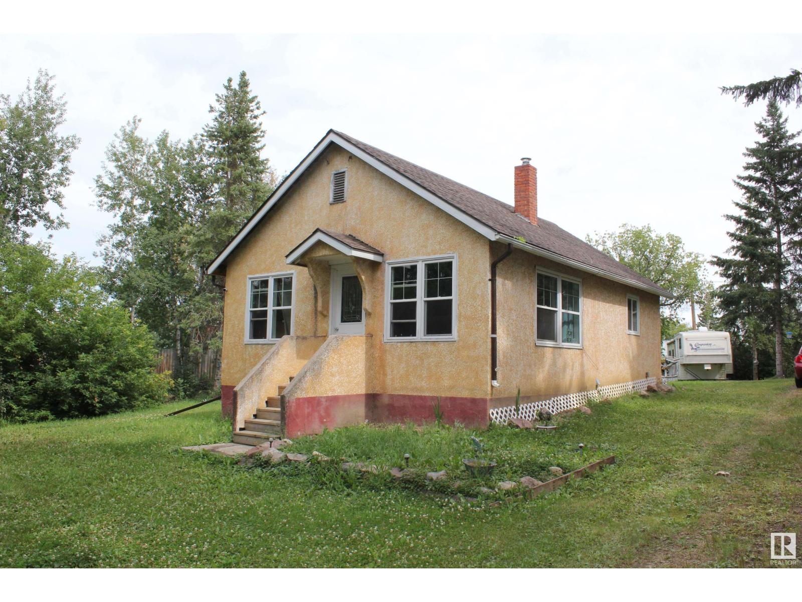 12 Main Rd, Derwent, AB T0B 1C0