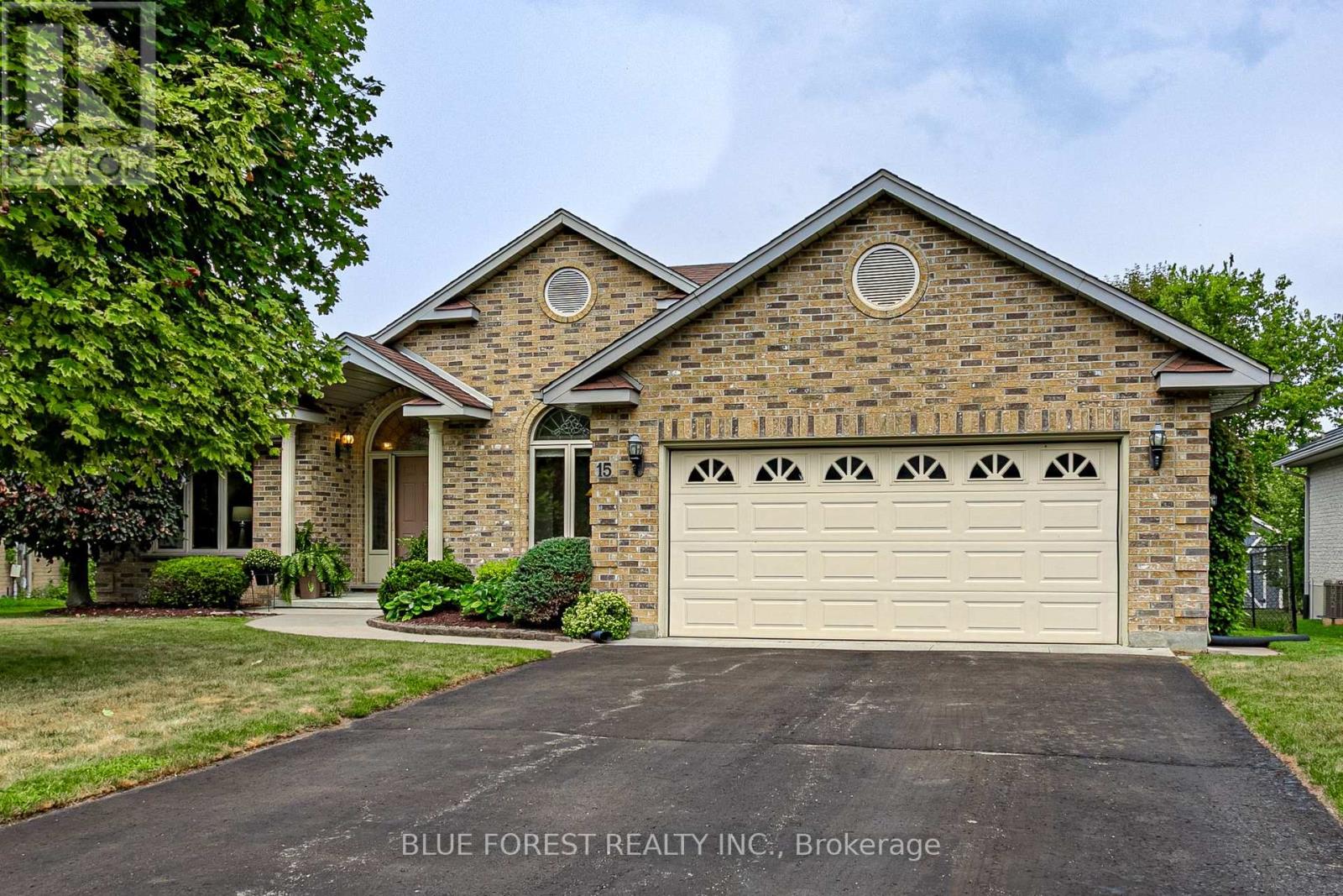 15 Calvert Pl, Thames Centre, ON N0L 1G3