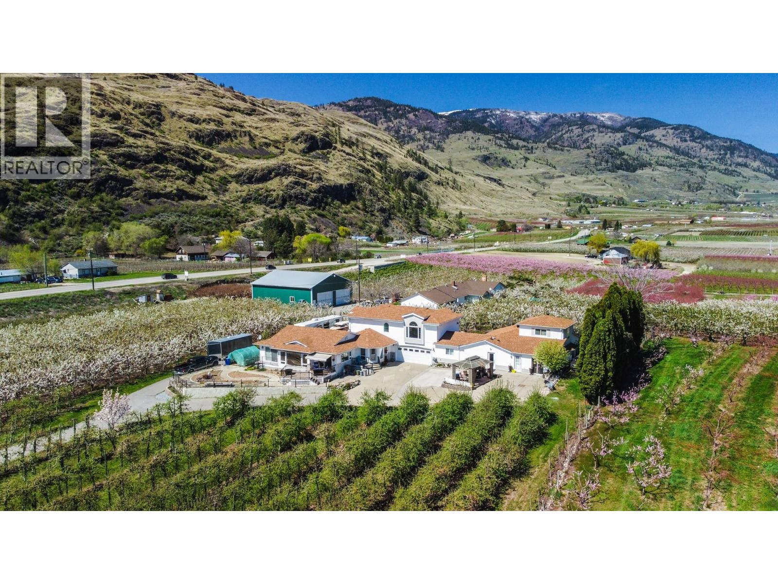 19 Road Unit 384, Oliver, BC V0H 1T1