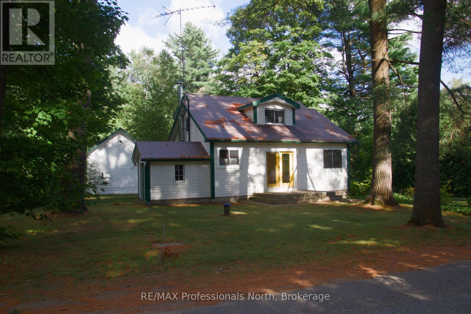 49 Beach Rd, Huntsville, ON P0B 1M0