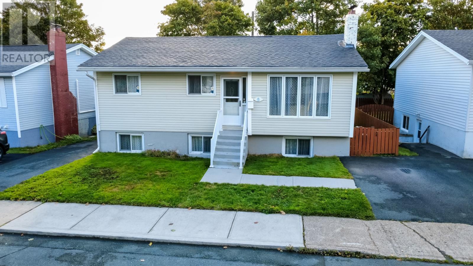 9 Eastaff St, St. John's, NL A1E 2J2