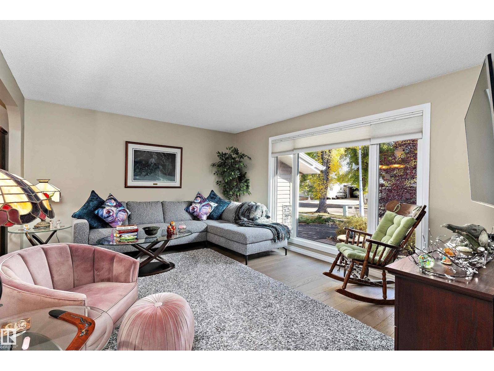 8 Farmstead Ave, St. Albert, AB T8N 1V8