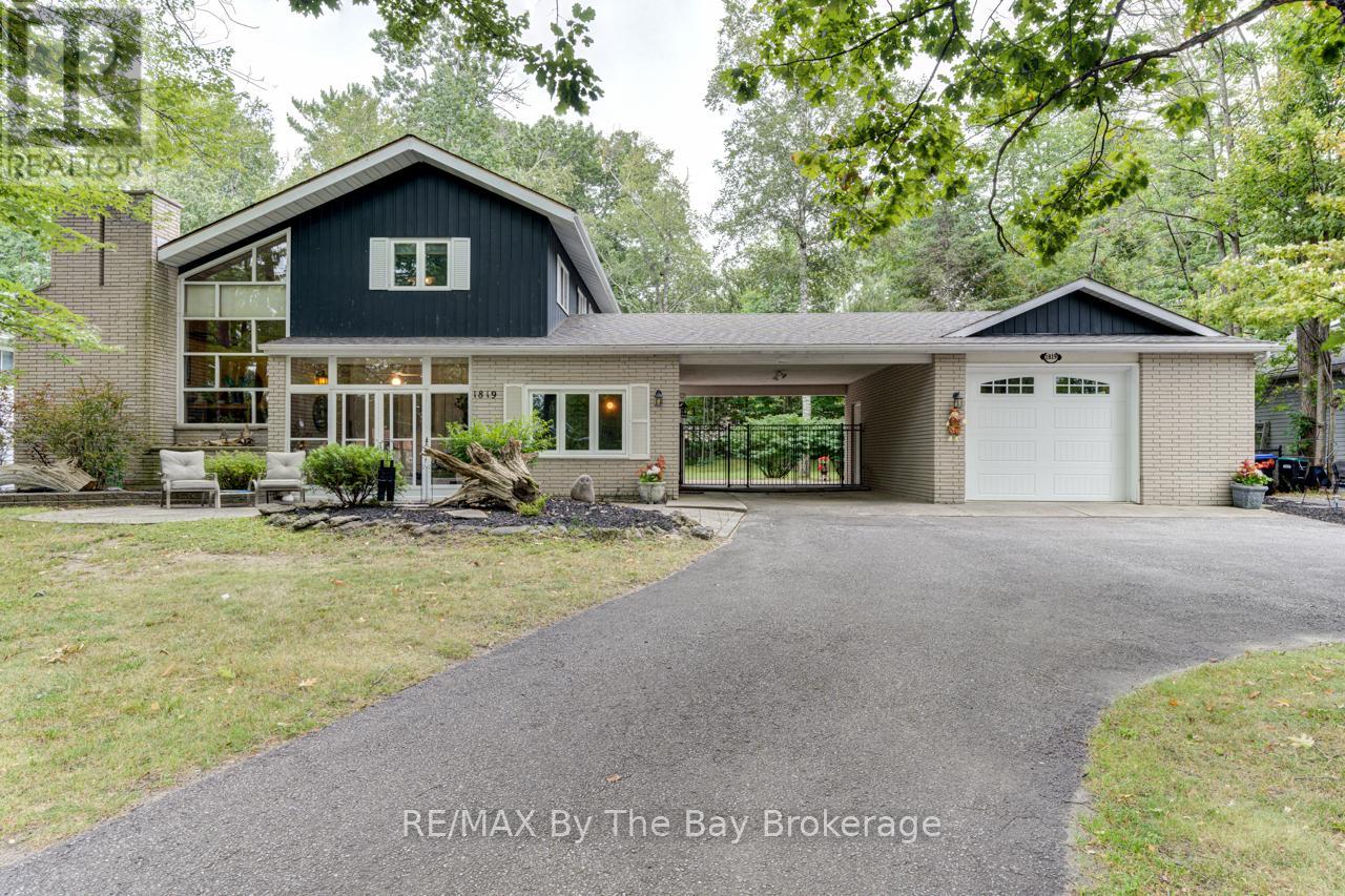 1819 River Rd W, Wasaga Beach, ON L9Z 2X5