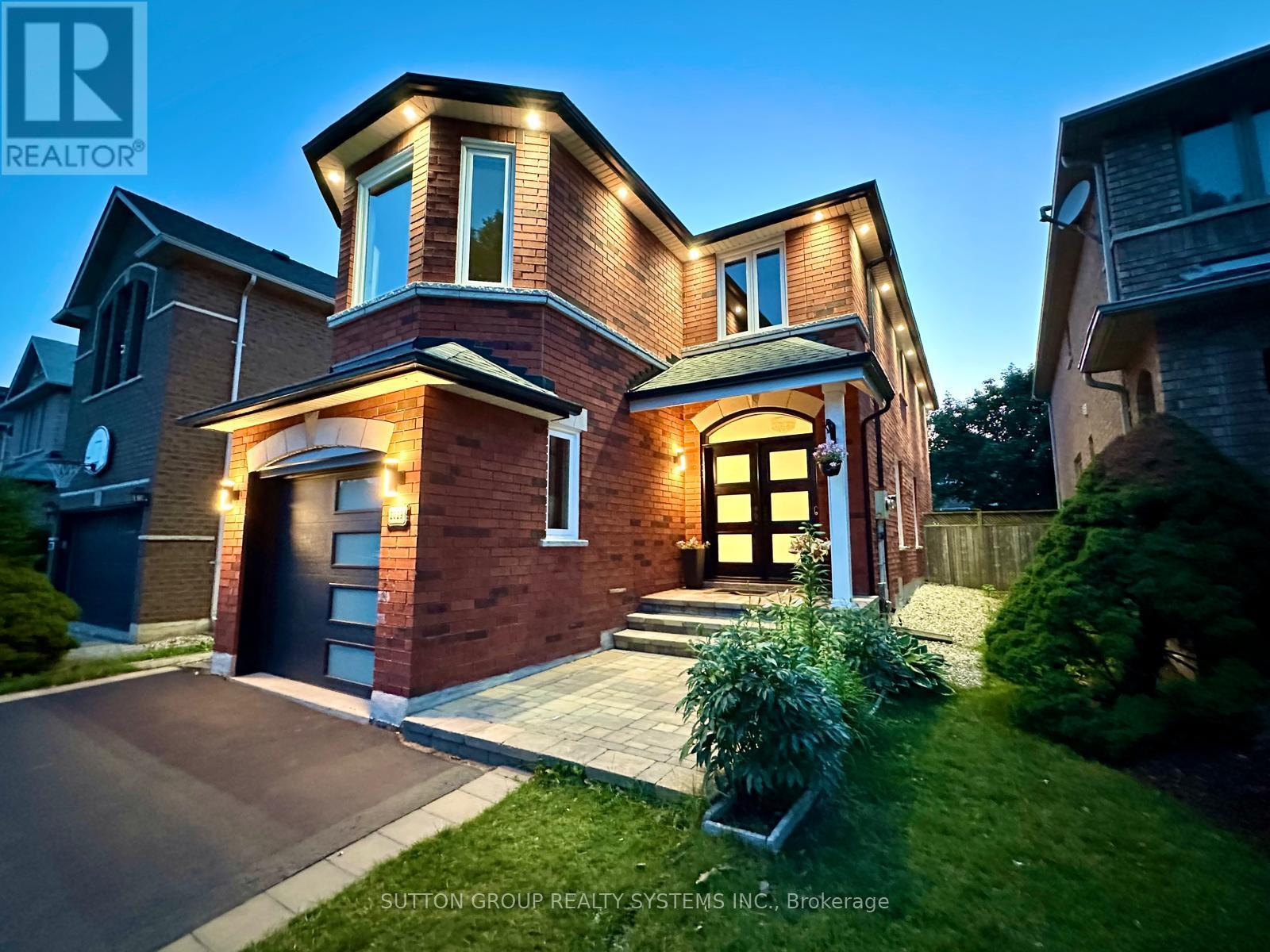 2029 Westmount Dr, Oakville, ON L6M 3P9