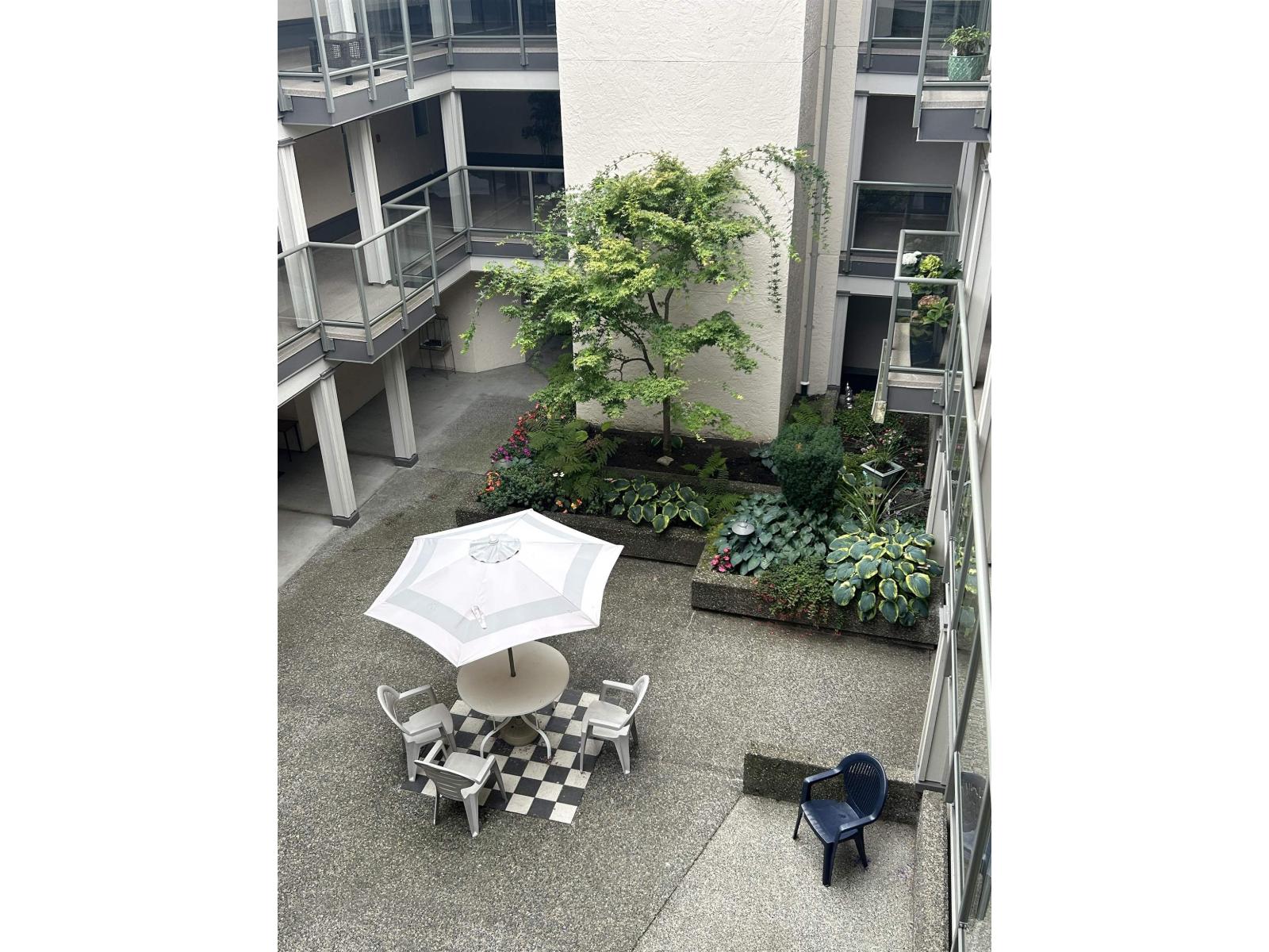 15255 18 Avenue Unit 303, Surrey, BC V4A 1W9