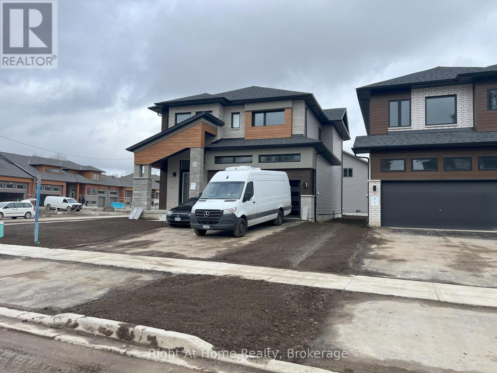 3188 Searidge St, Severn West Shore, ON L3V 8R1