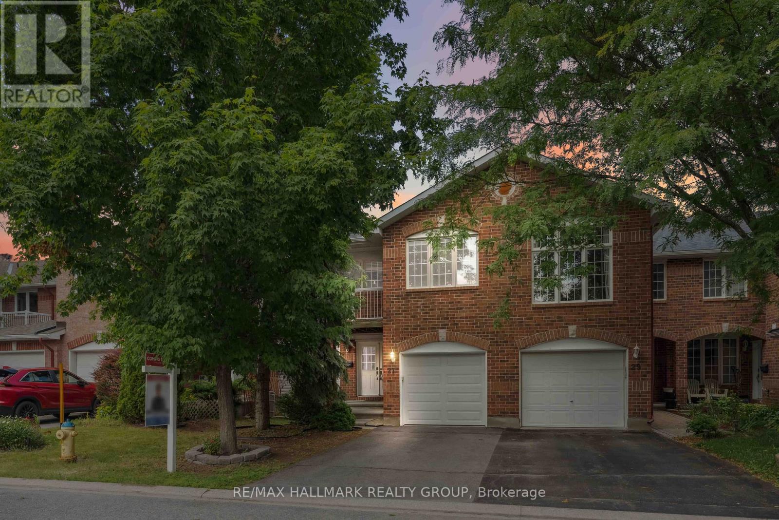 27 Wallsend Ave, Ottawa, ON K2K 3K7