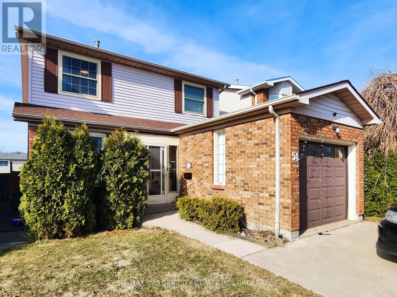 51 Dundee Dr, St. Catharines, ON L2P 3S9