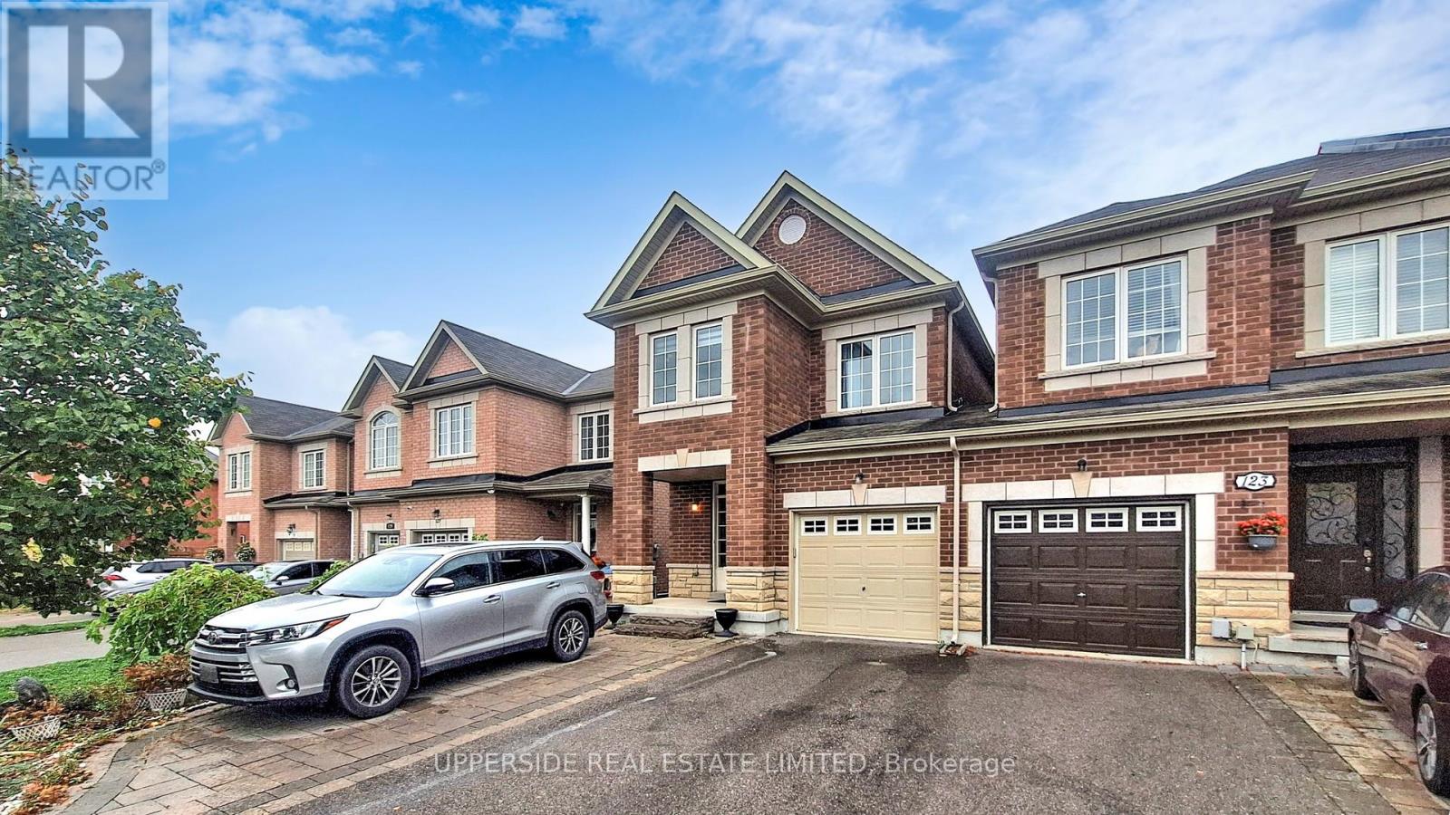 125 Walter Sinclair Ct, Richmond Hill, ON L4E 0X4