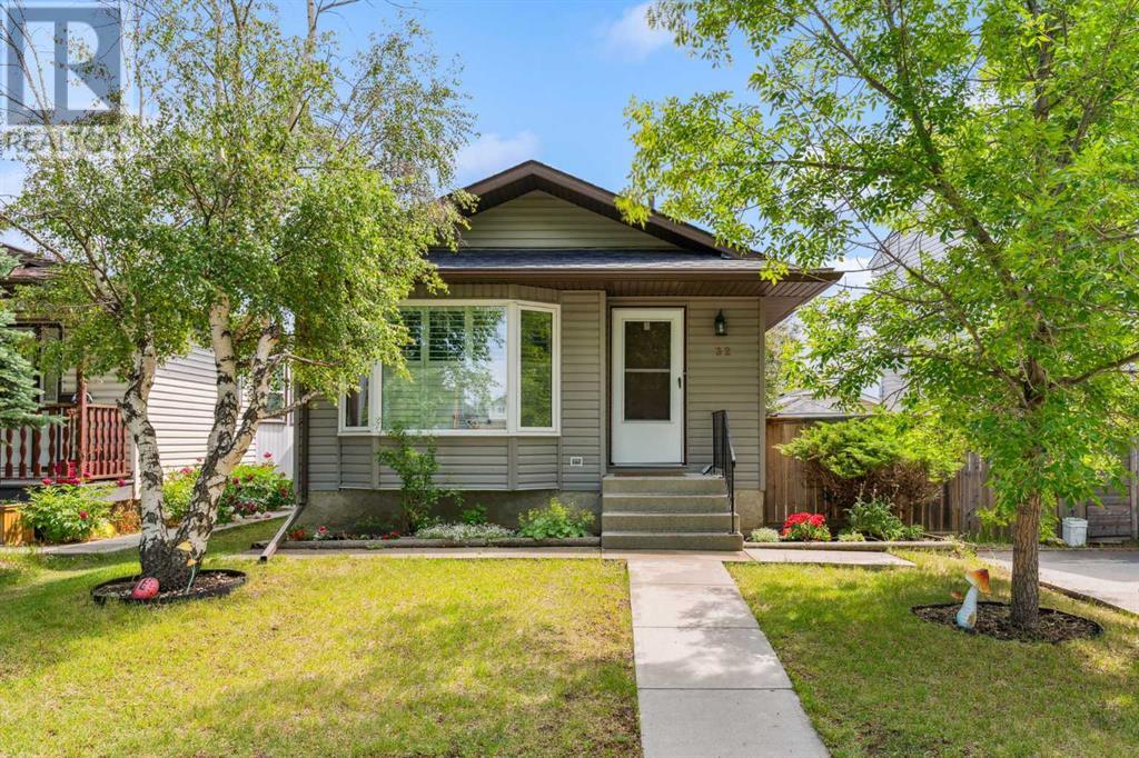 32 Tararidge Dr NE, Calgary, AB T3J 2R3