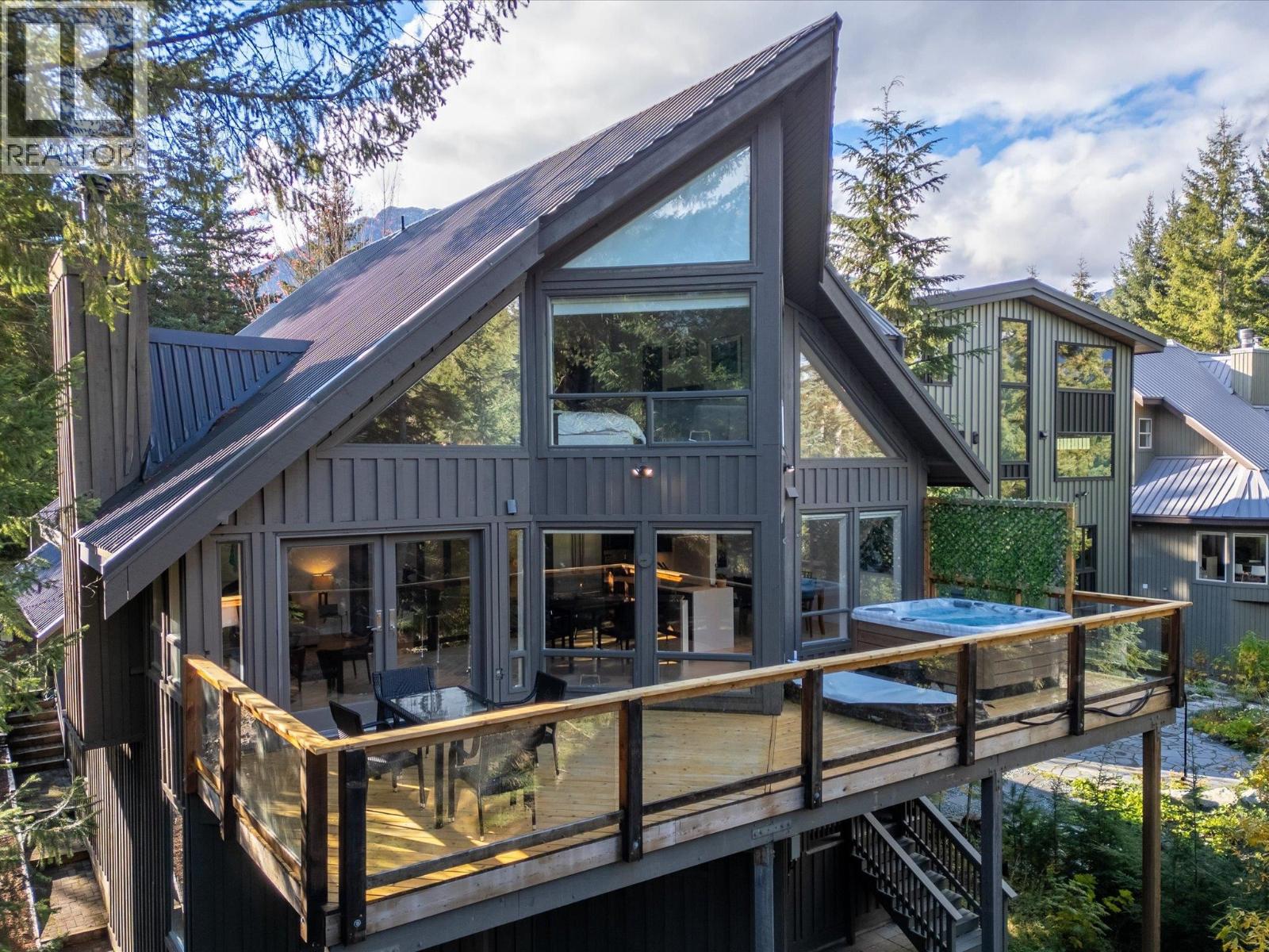 6252 Palmer Dr, Whistler, BC V8E 0C7