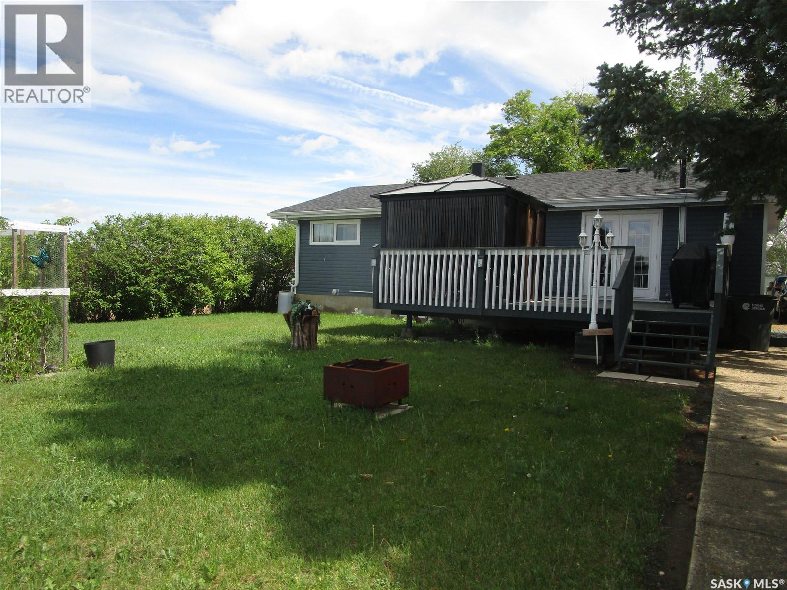 100 Bell Rd, Assiniboia, SK S0H 0B0