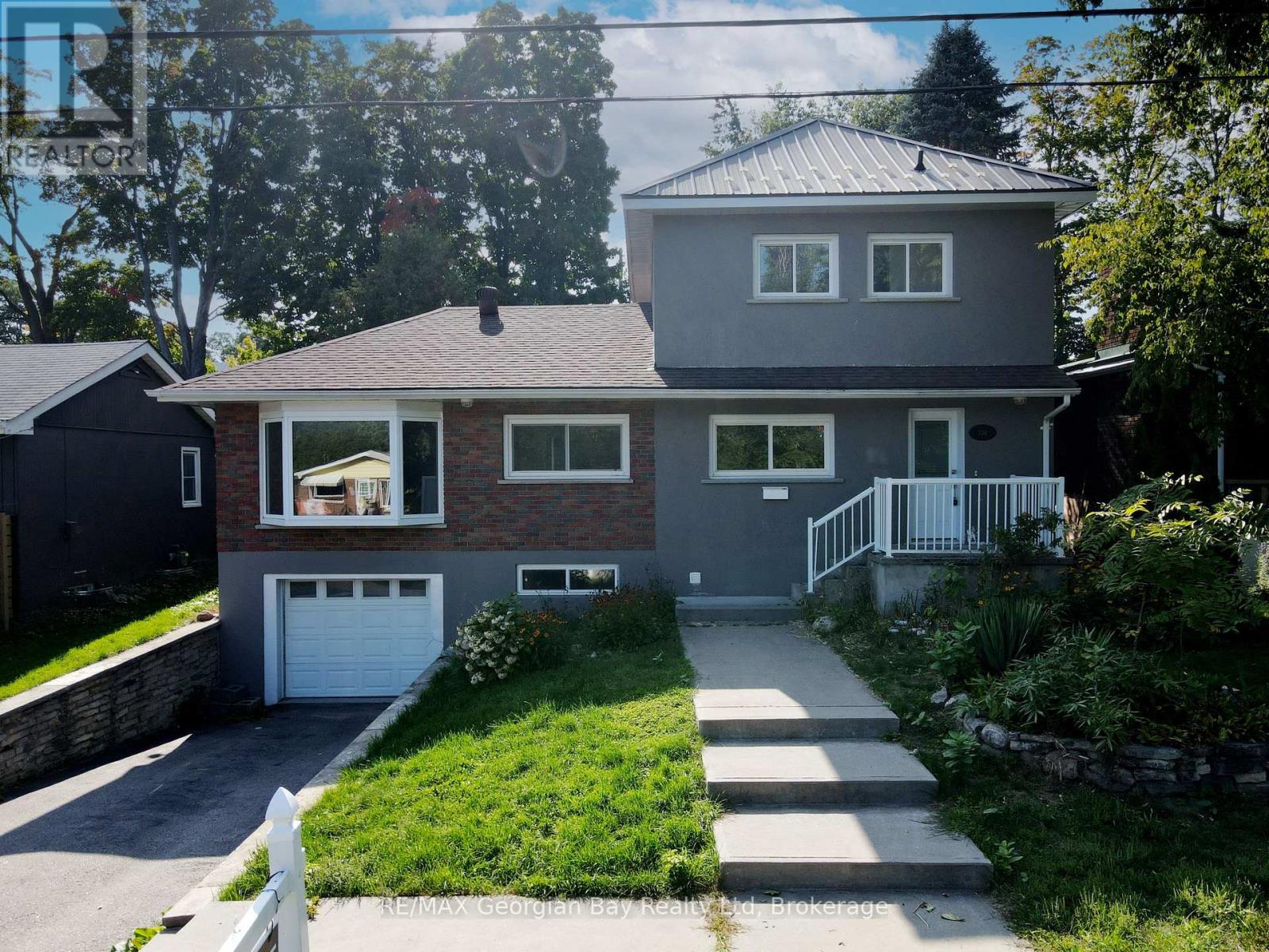 124 Ninth St, Midland, ON L4R 4B8