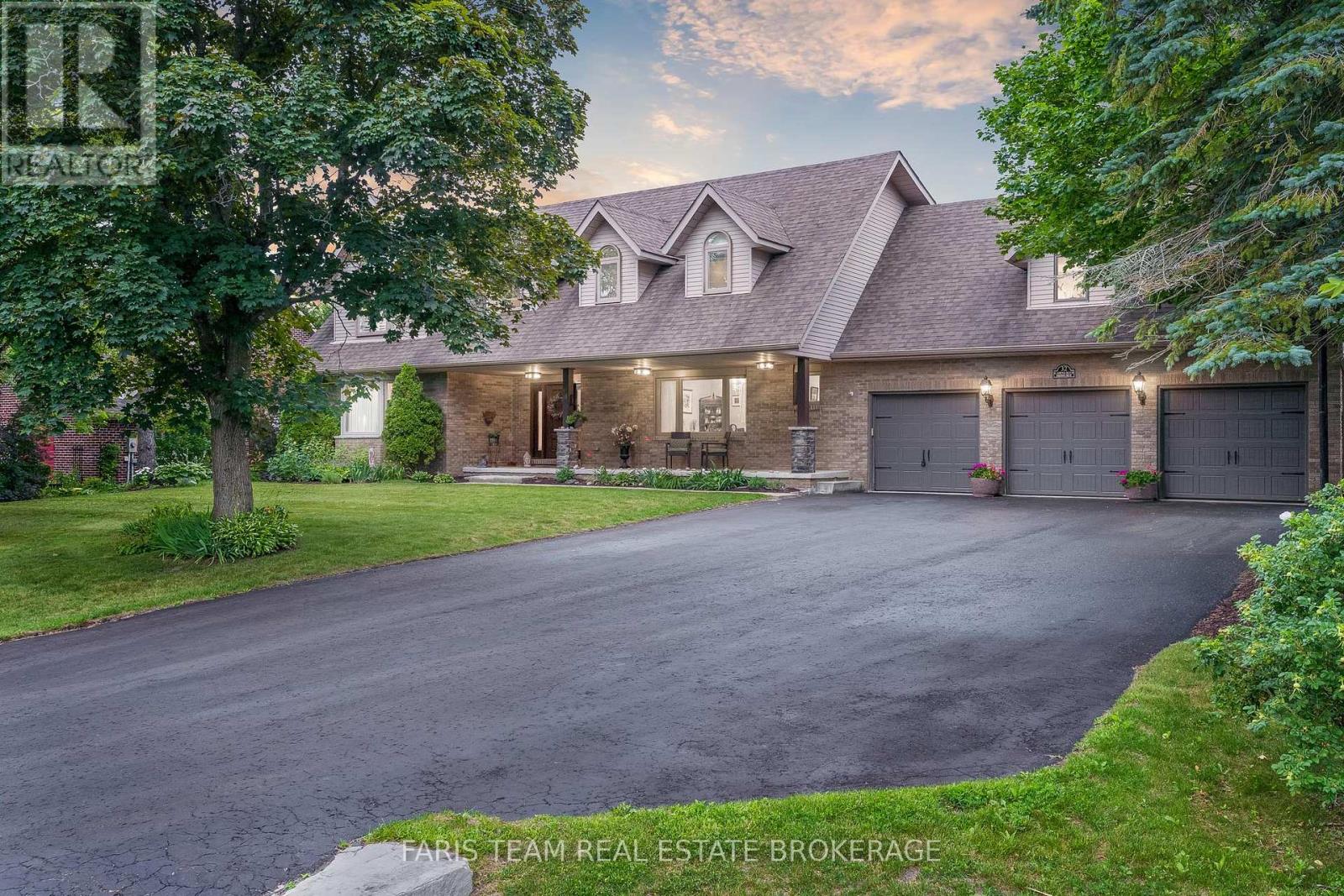 32 Cairns Blvd, Springwater, ON L0L 1X1