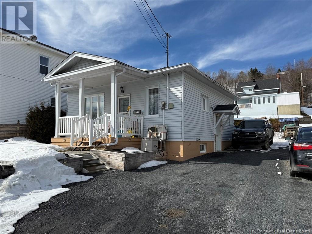 81 Veniot St, Edmundston, NB E3V 1L3