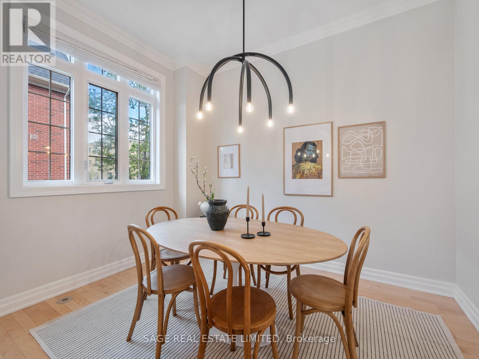 31 Tompkins Mews, Toronto, ON M4L 0A1