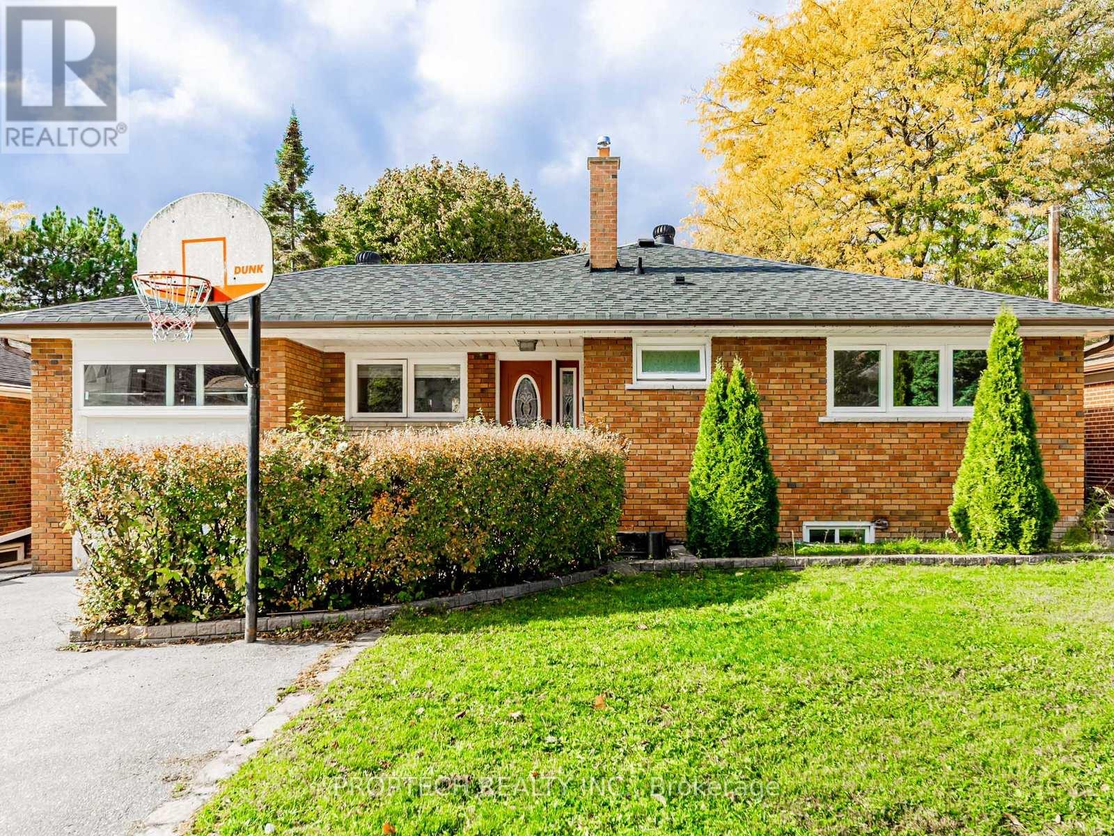 16 Shaunavon Heights Cres, Toronto, ON M3A 2P4