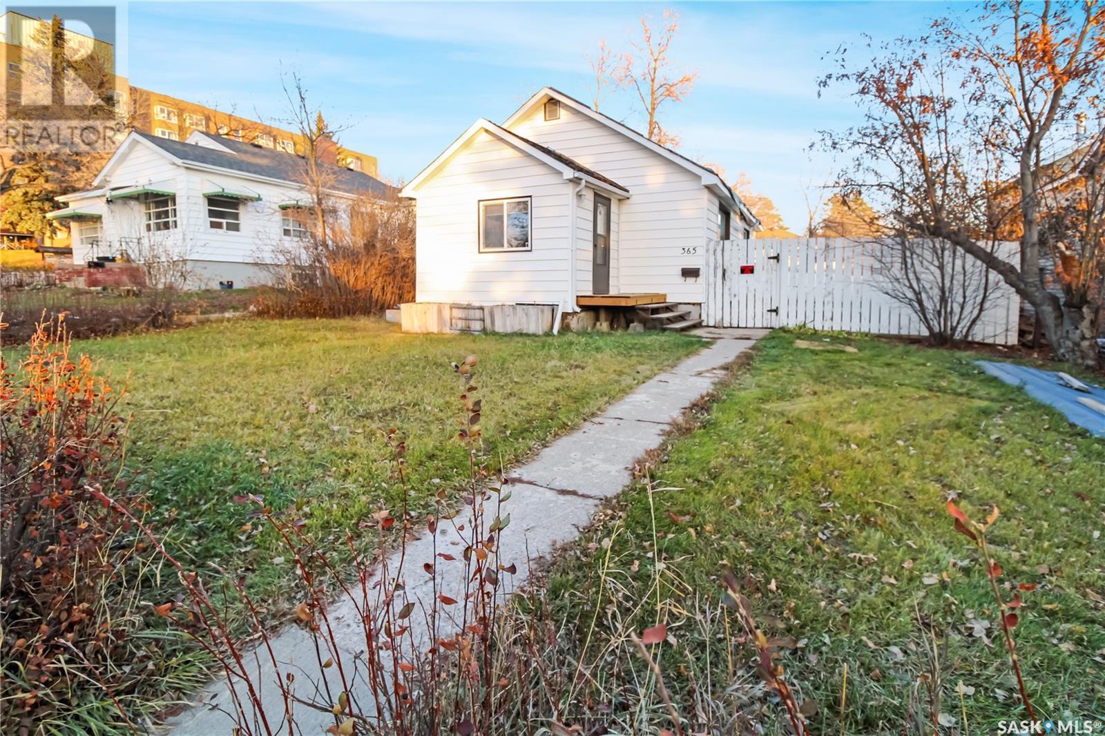 365 3 Avenue Northeast, Swift Current, SK S9H 2G8