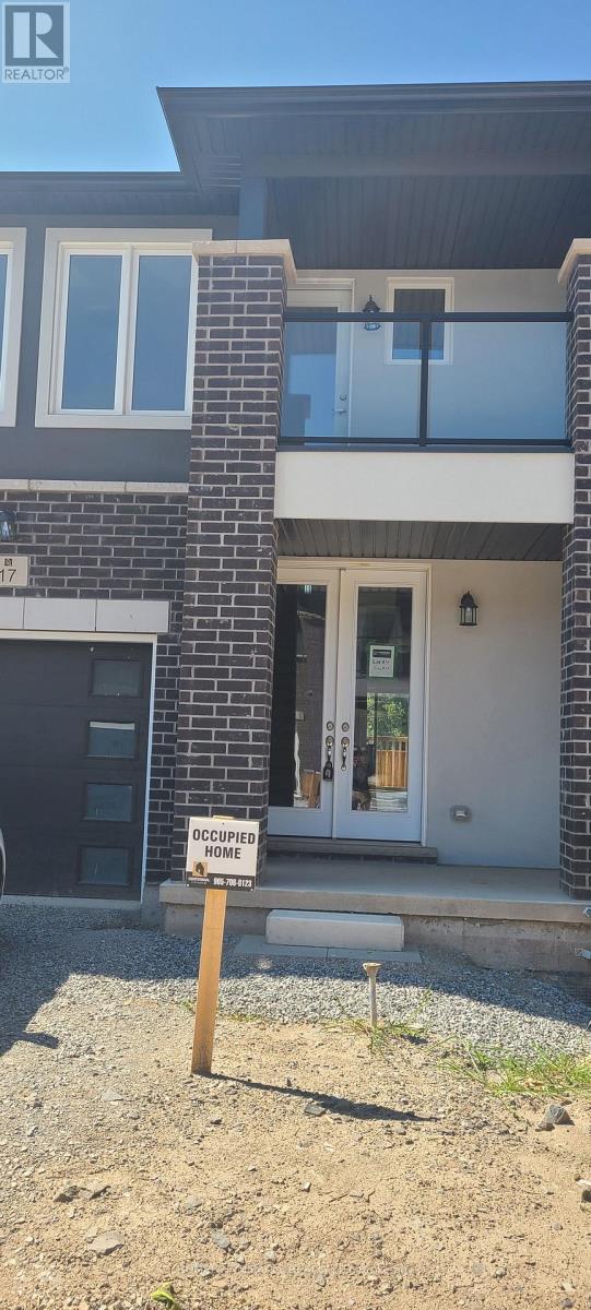 17 Renfrew Trl, Welland, ON L3C 0K2