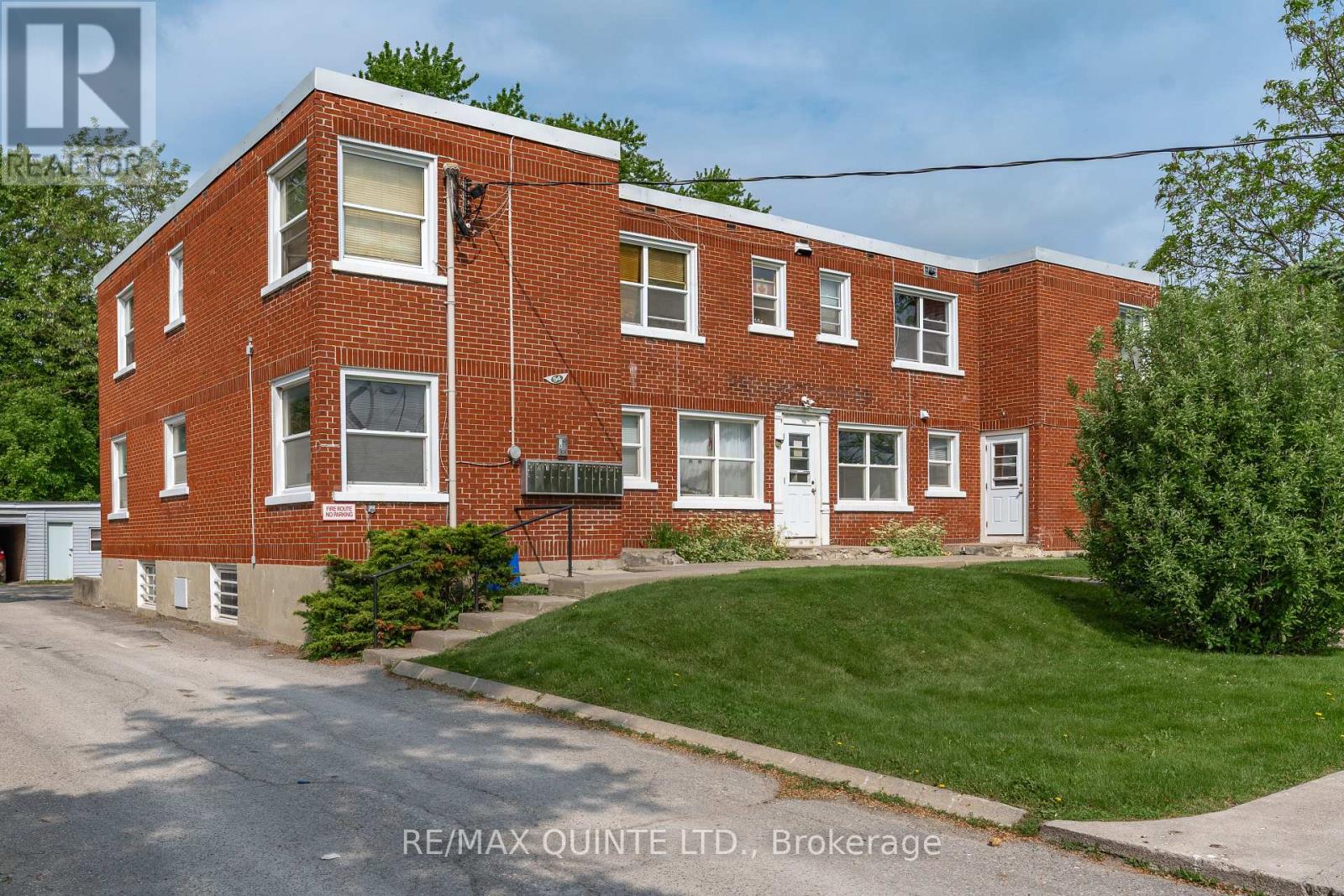 54 Sidney St, Belleville, ON K8P 3Y8