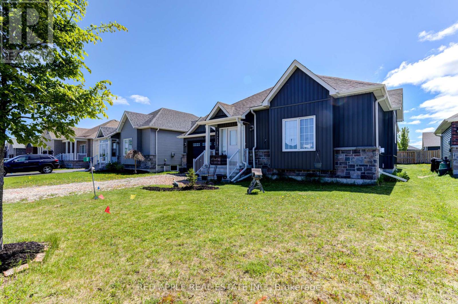 5 Beverly St, Springwater, ON L0L 1P0