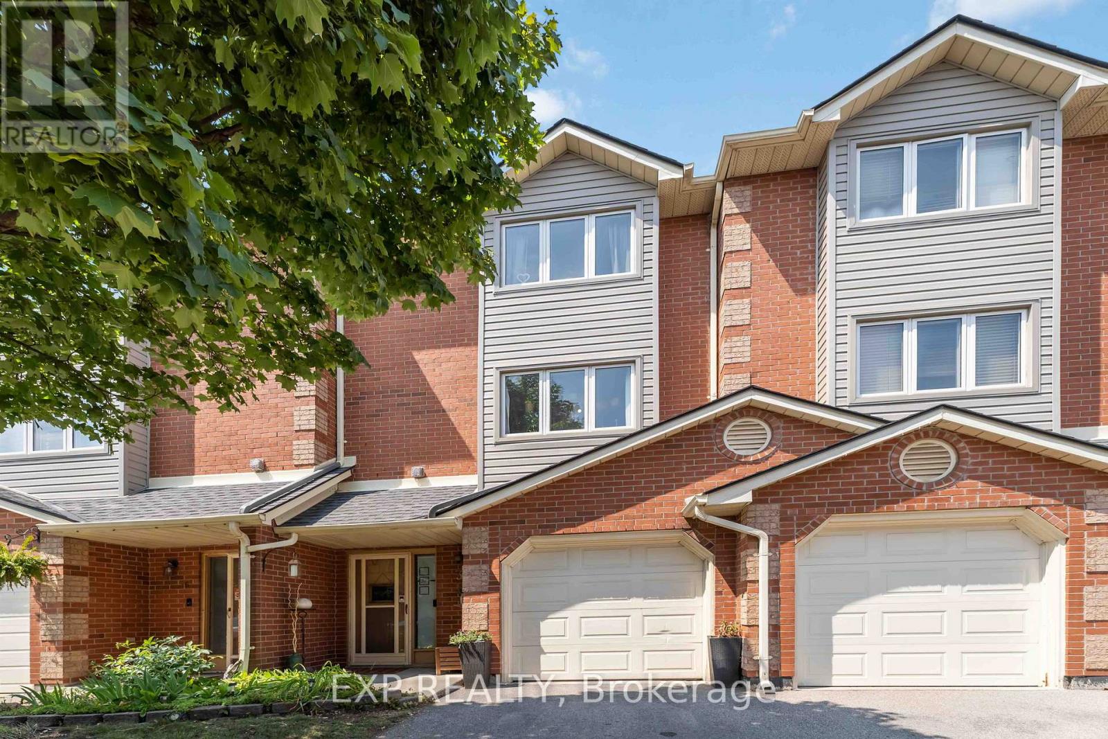 37 72 Stone Church Rd W, Hamilton, ON L9B 2H8