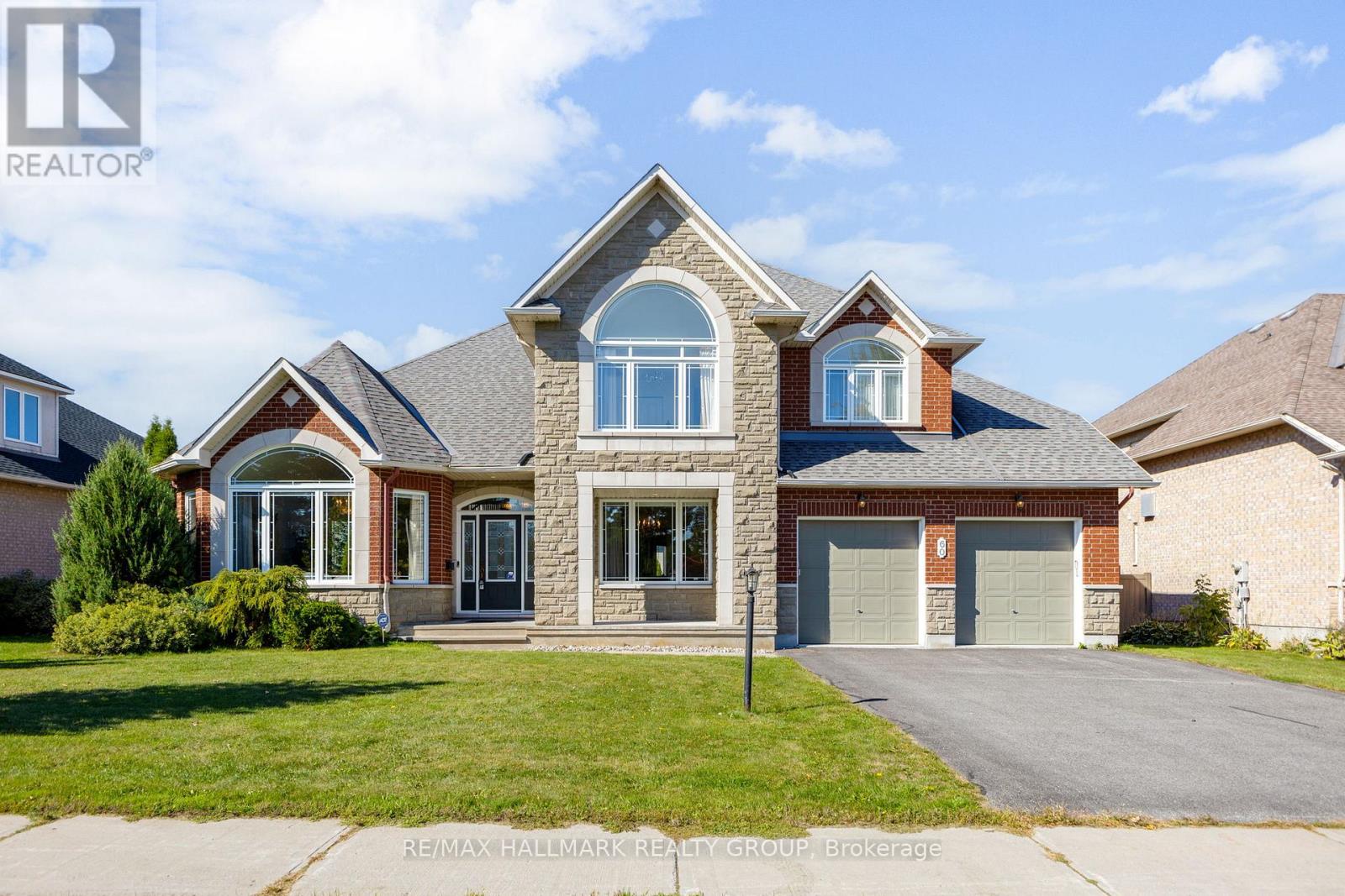60 Winding Way, Ottawa, ON K2G 6Y6