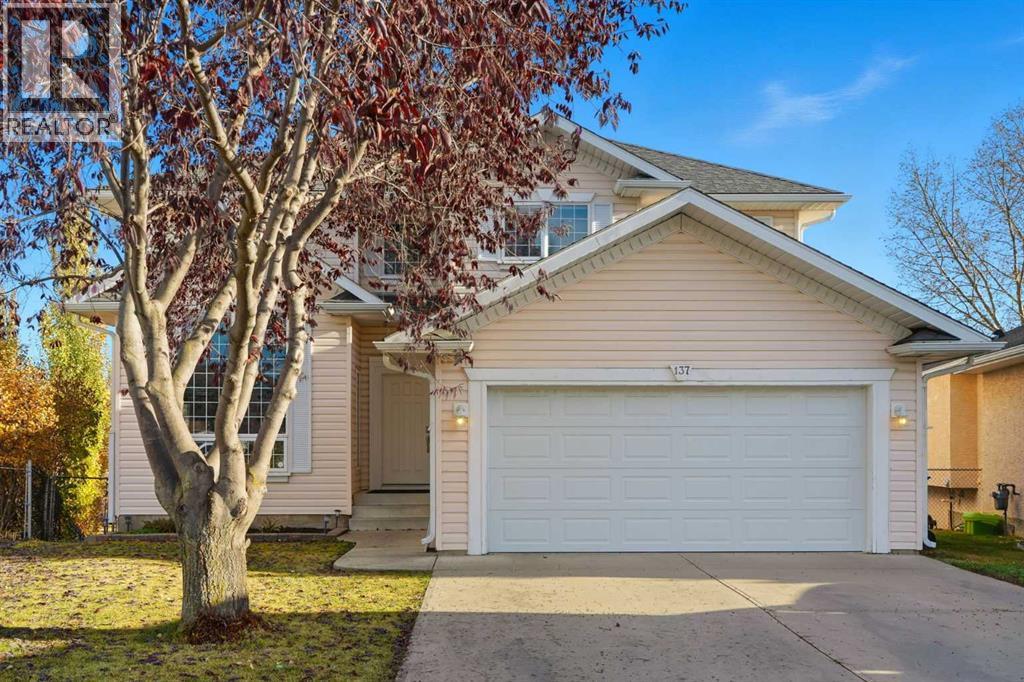 137 Sceptre Ct NW, Calgary, AB T3L 1X9