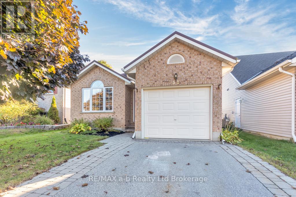32 Magnolia Dr, Tillsonburg, ON N4G 5N9