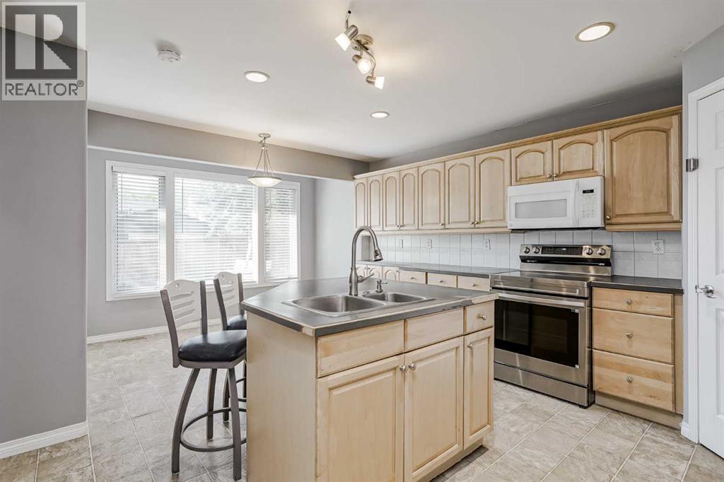 16 Mckinley Rd SE, Calgary, AB T2Z 1T6