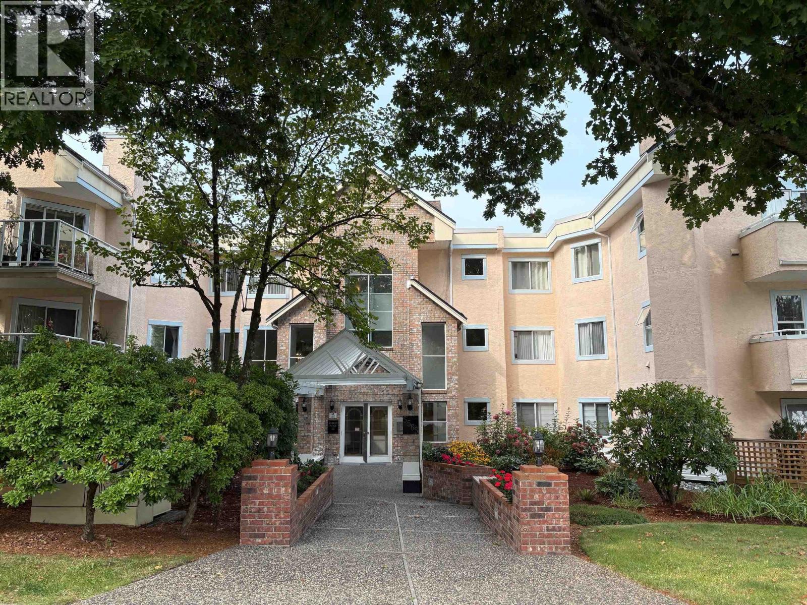 5565 Barker Avenue Unit 301, Burnaby, BC V5H 2N8