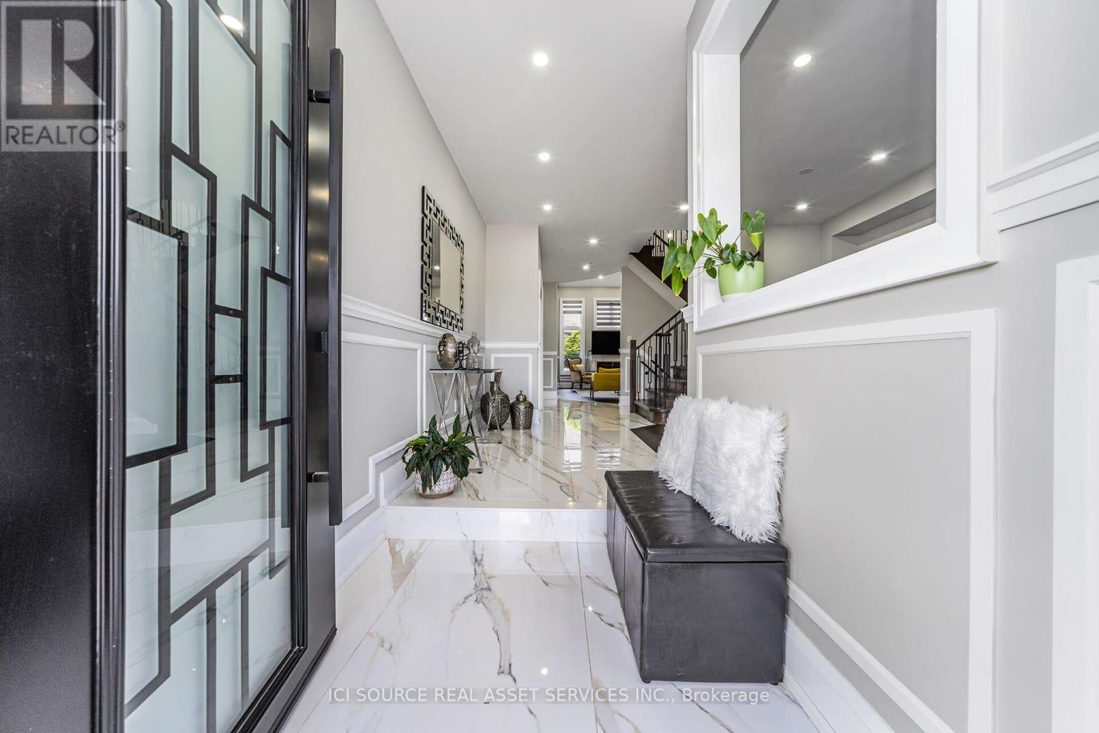 12 Amethyst Cir, Brampton, ON L6P 0Z7