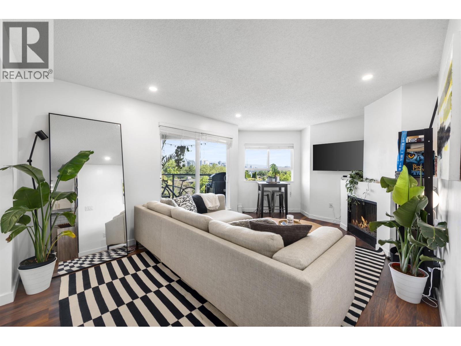 1365 W 4th Avenue Unit 306, Vancouver, BC V6H 3Y8