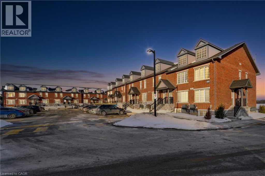 252 Penetanguishene Road Unit 14, Barrie, ON L4M 7C2