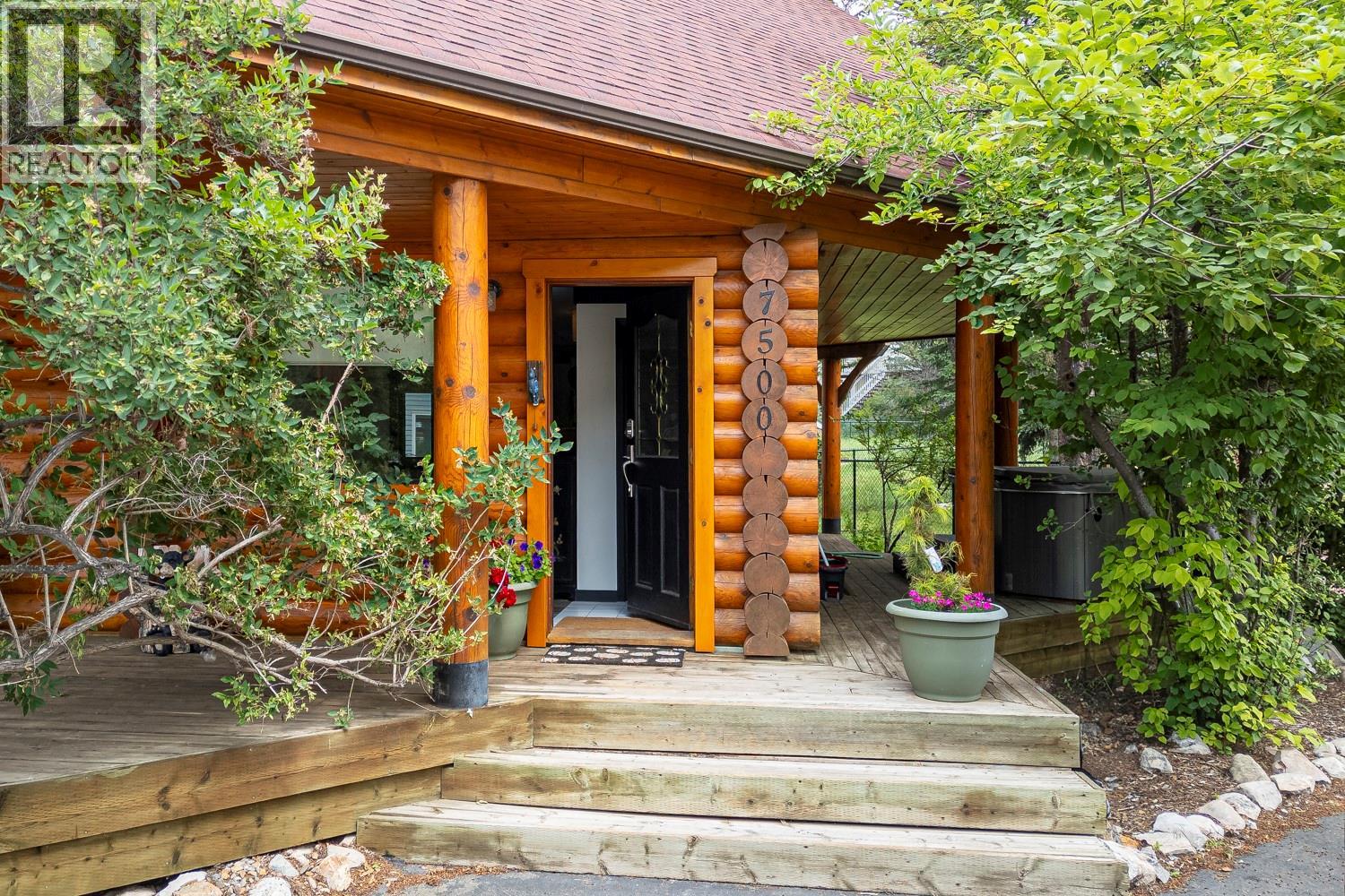 7500 Rivercrest Rd, Radium Hot Springs, BC V0A 1M0