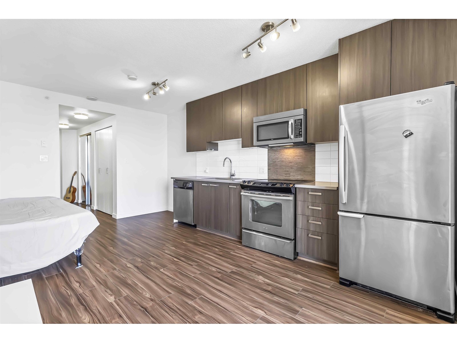 13325 102a Avenue Unit 2703, Surrey, BC V3T 0J5