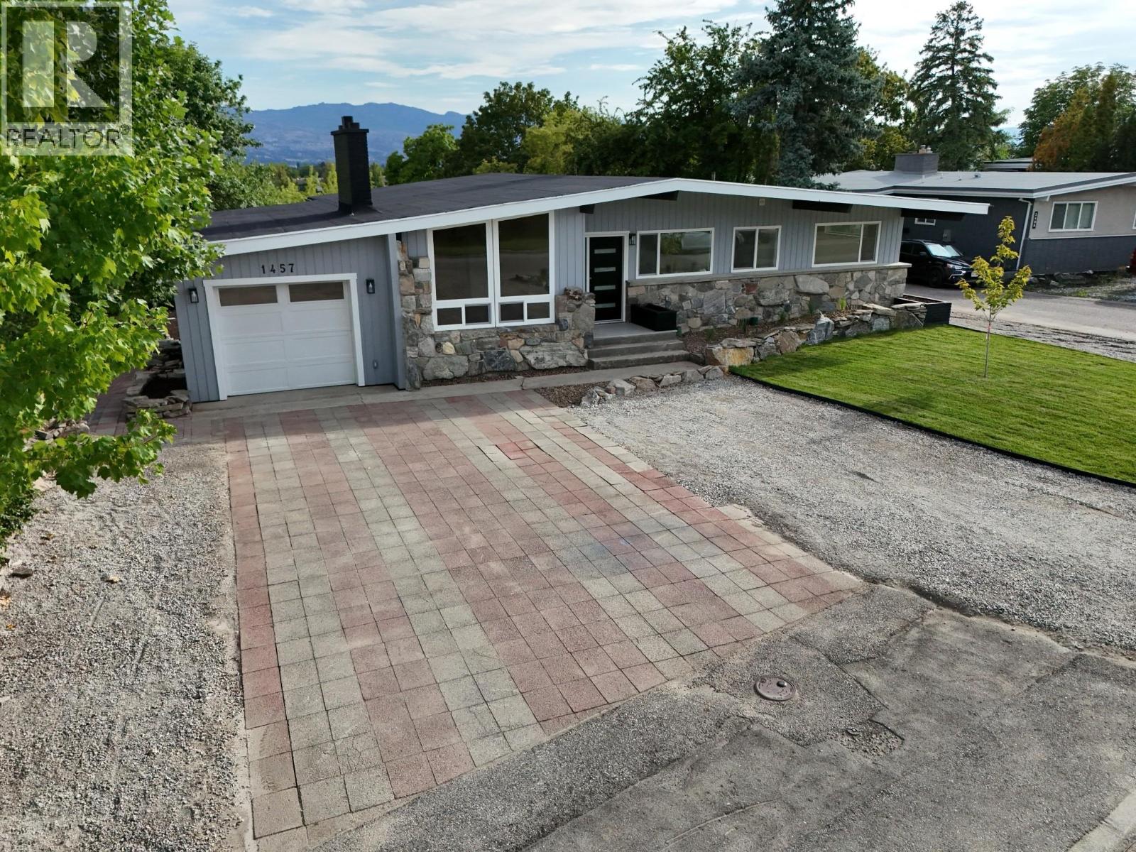 1457 Alta Vista Rd, Kelowna, BC V1Y 6K9