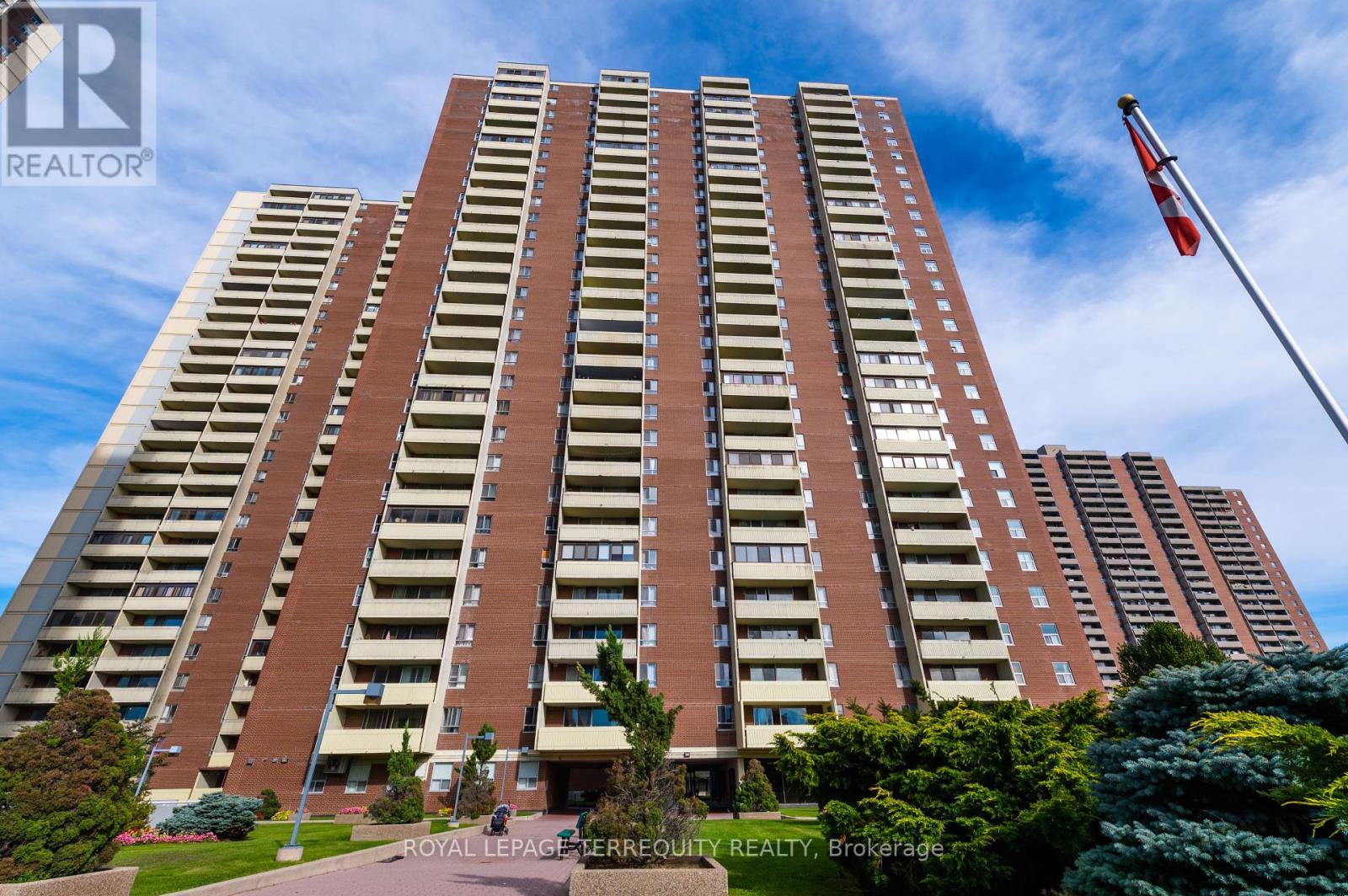 2807 5 Massey Sq, Toronto, ON M4C 5L6