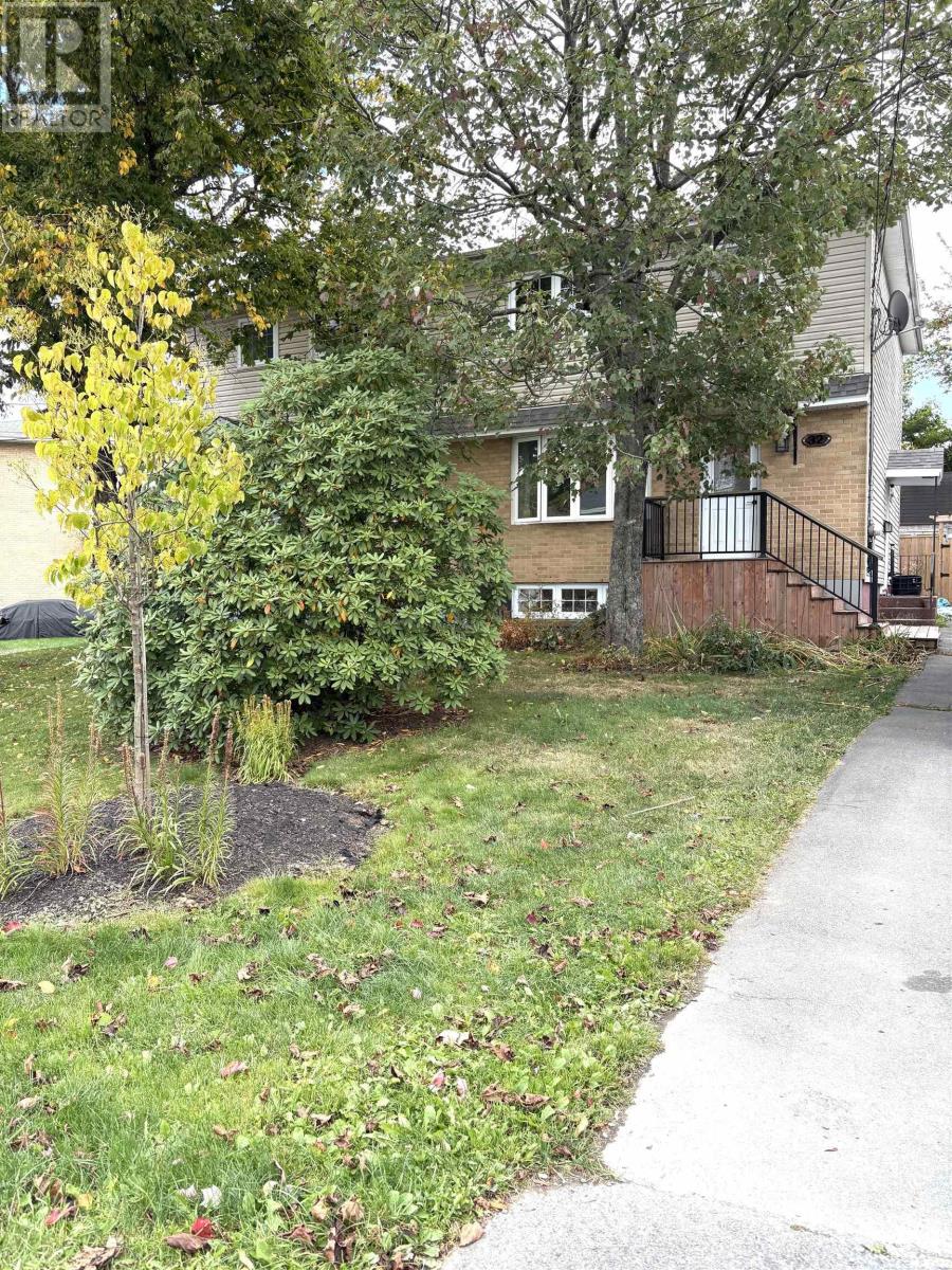 32 Apollo Ct, Halifax, NS B3M 1H1