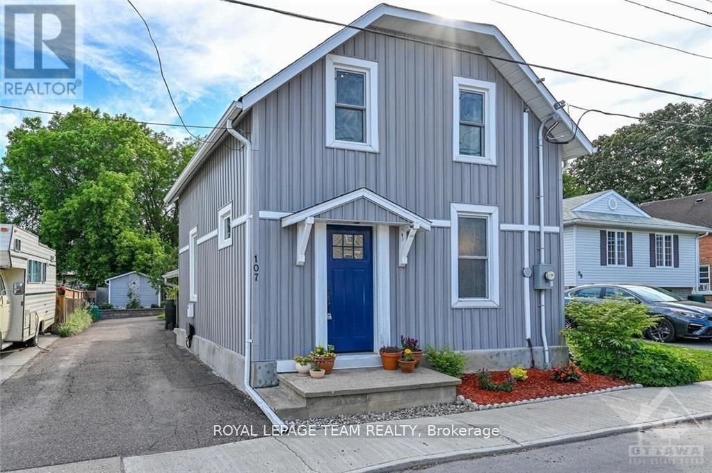 107 Queen St N, Renfrew, ON K7V 2A4