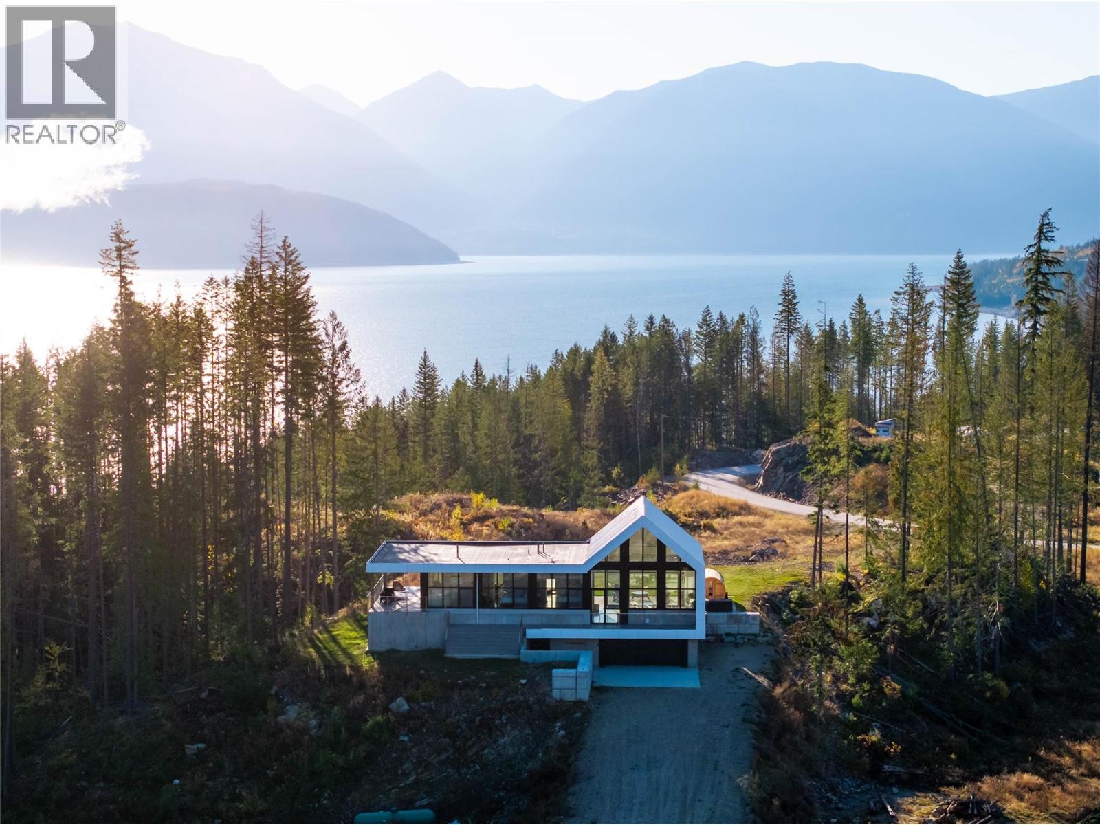 1950 Sidmouth Rd, Revelstoke, BC V0E 2S0