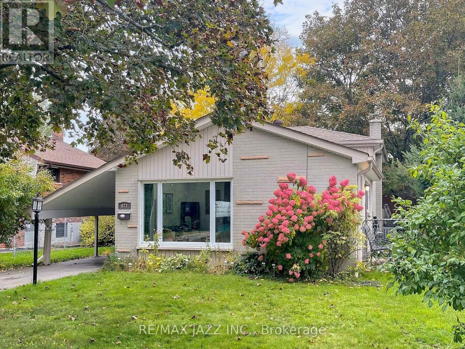 673 Lansdowne Dr, Oshawa, ON L1G 1W5