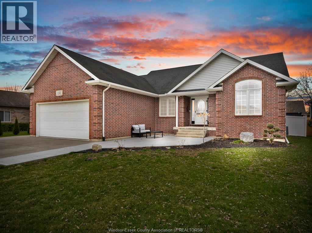 132 Prince Albert St N, Kingsville, ON N9Y 1J7