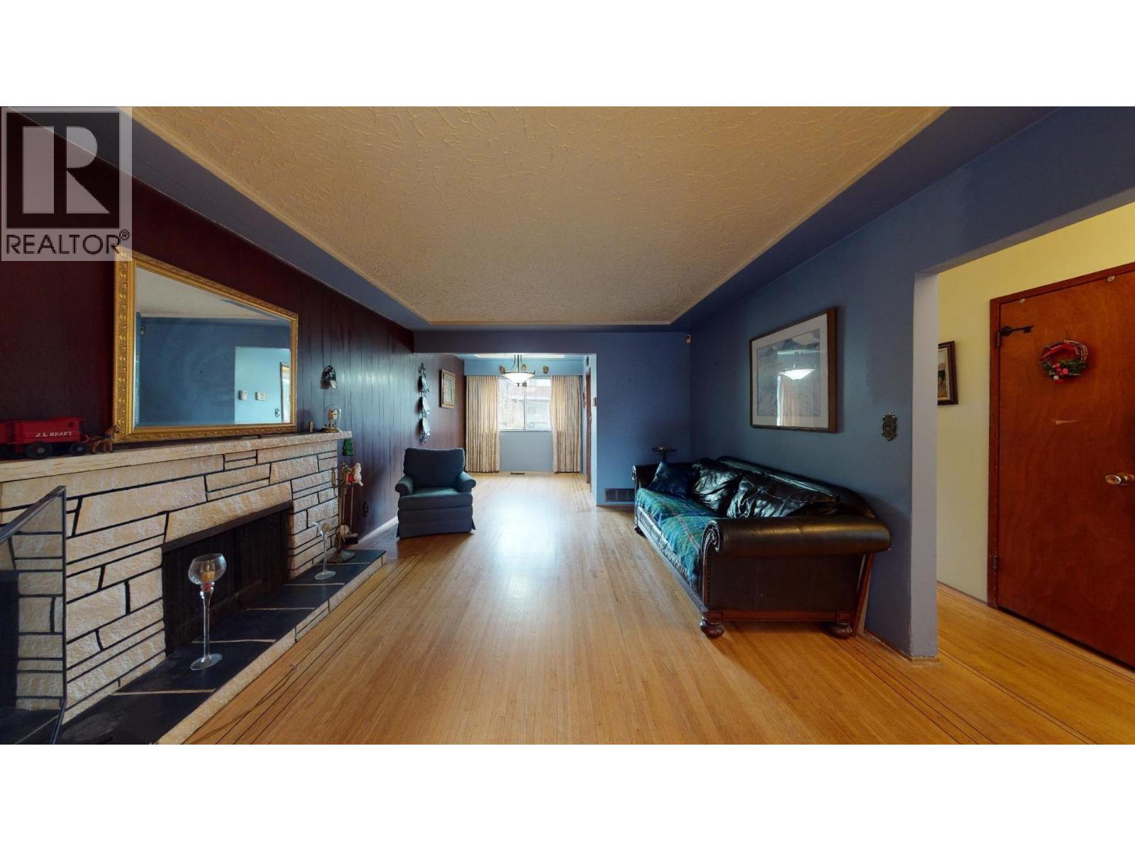 4863 Rupert St, Vancouver, BC V5R 2J6