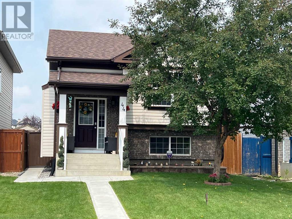 44 Covepark Pl NE, Calgary, AB T3K 5Z8