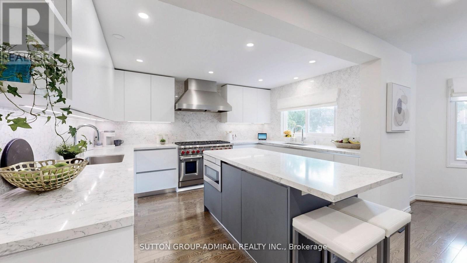 122 Edmund Seager Dr, Vaughan, ON L4J 4R5