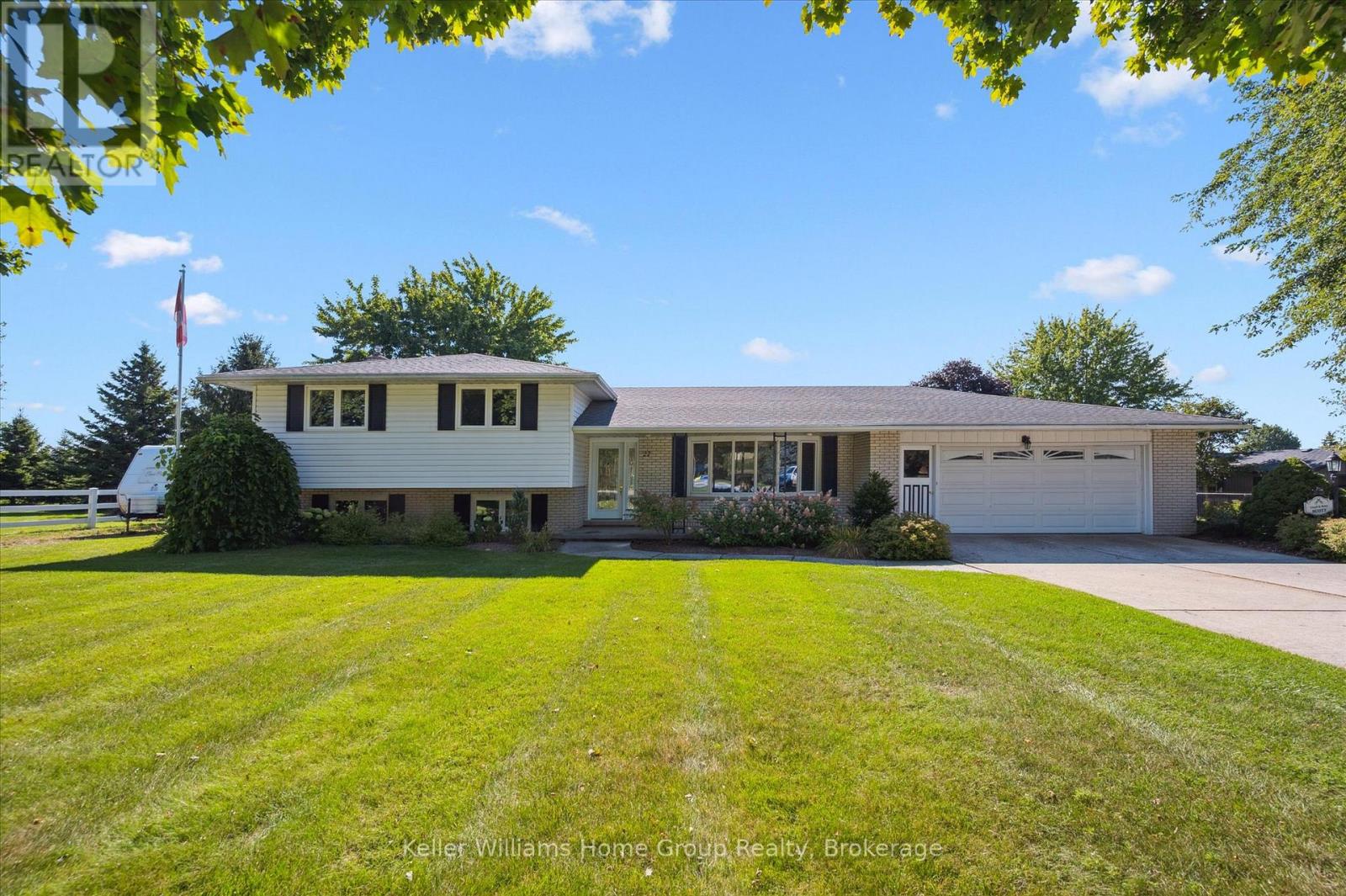 27 Peel St E, Mapleton, ON N0B 1A0