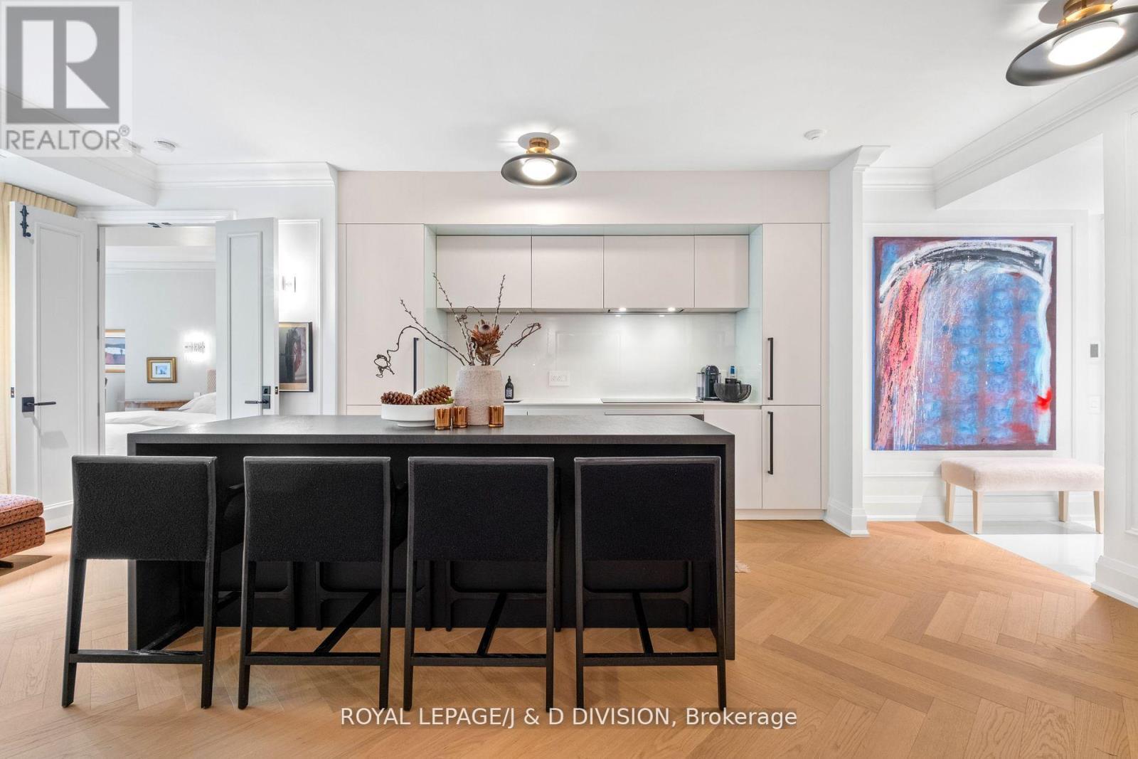 301 20 Scrivener Sq, Toronto, ON M4W 3X9