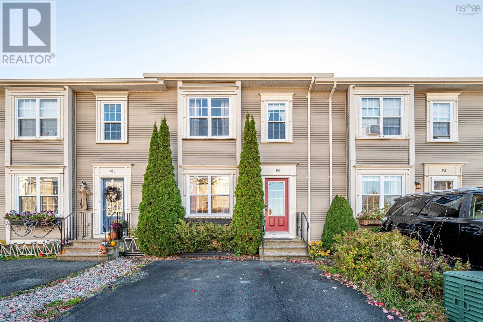 190 Transom Dr, Halifax, NS B3M 4T7