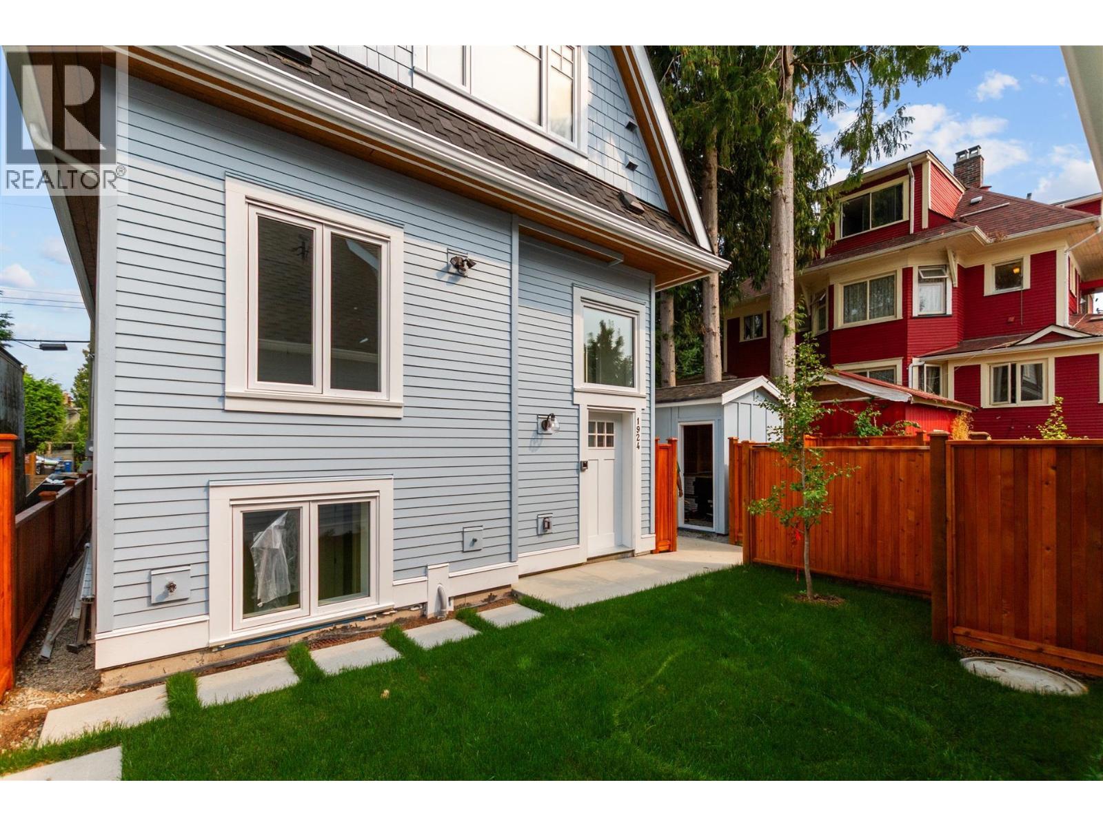 1924 William St, Vancouver, BC V5L 2R8